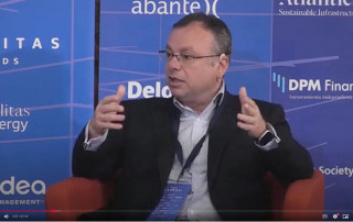 Carlos Farrás en un debate sobre inversión y economía