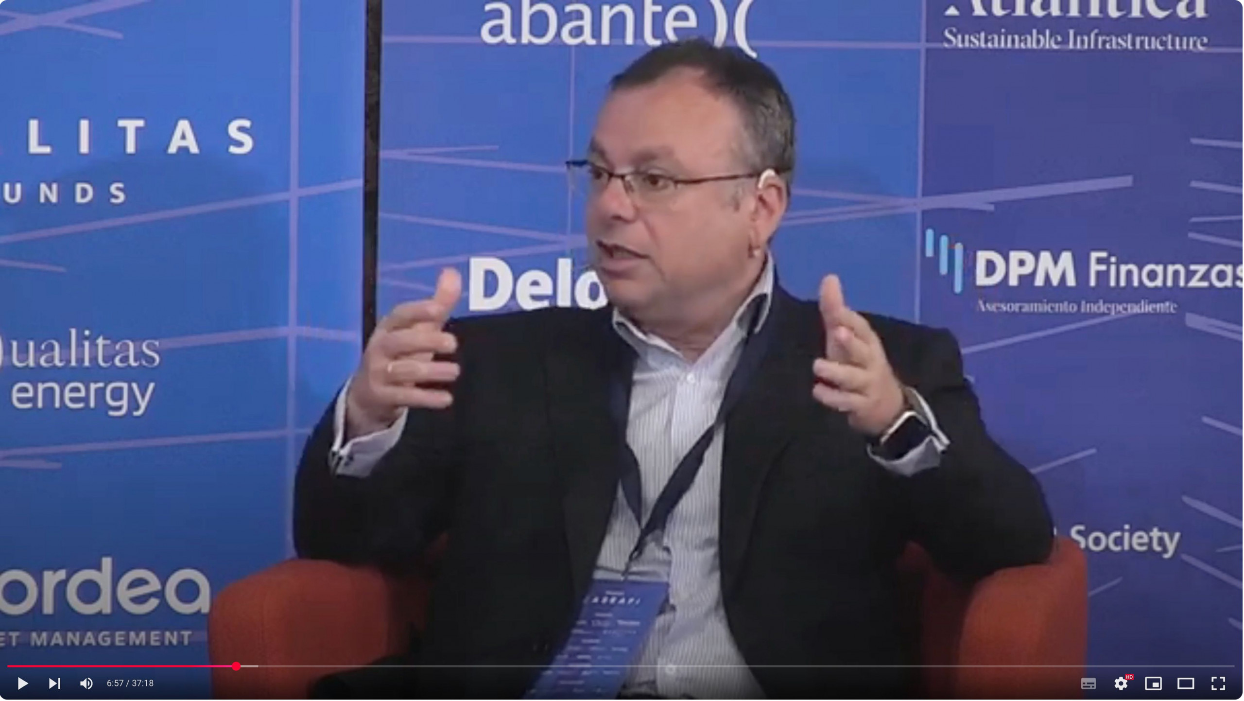 Carlos Farrás en un debate sobre inversión y economía